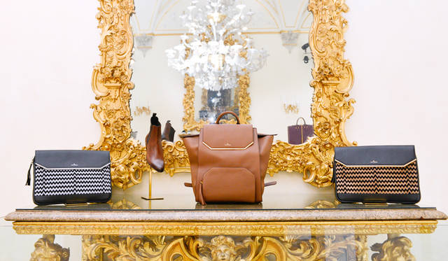 シューズブランドの「LOUIS LEEMAN（ルイ・リーマン）」のプレゼンテーション。レザーグッズの新作も、あわせて展示された<br/>©Pitti Immagine