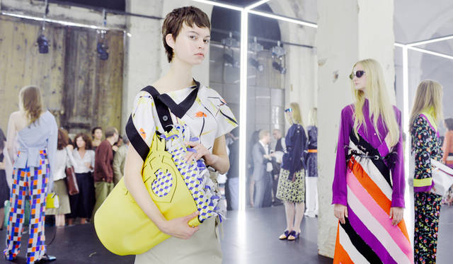 「EMILIO PUCCI（エミリオ・プッチ）」は、あらたなデザイナーを迎えたコレクションで、プレゼンテーションを披露した<br/>PHOTO: Vanni Bassetti