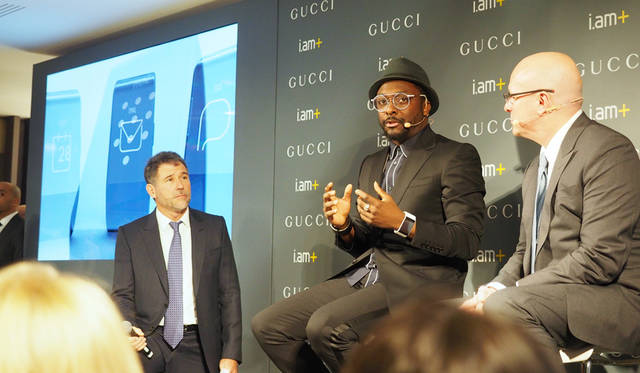 写真右から、グッチ タイムピーシズのプレジデント & CEO ステファン・ランダー氏、世界的なミュージシャンのウィル・アイ・アム氏