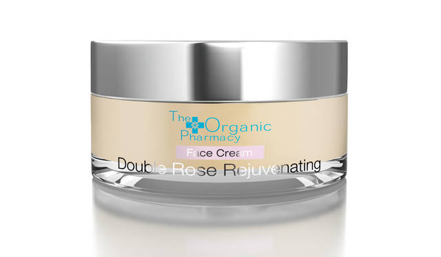 <strong>The Organic Pharmacy｜オーガニックファーマシー</strong><br />使い方は、毎朝洗顔、化粧水、美容液の後、パール粒大を手のひらで温めてから、顔全体に優しく馴染ませる（夜は肌の休息を与えるため、美容液までのケアで終了）。（美容クリーム）「ダブル ローズリジュバネーティング フェイスクリーム」1万1340円[50mL]