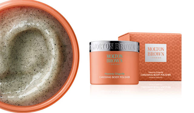 <strong>MOLTON BROWN｜モルトンブラウン</strong><br />「ボディポリッシャー コレクション」　ジンジャーオイル、チューベローズ、シダーウッドのブレンドによるエキゾチックなアロマ。「ヘブンリー ジンジャーリリー カレッシング ボディポリッシャー」価格7560円[275g]
