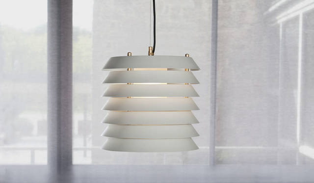 <strong>YAMAGIWA｜ヤマギワ</strong><br />「SANTA & COLE（サンタ＆コール）」　「MAIJA」13万5000円＜design：Ilmari Tapiovaara（1955）＞