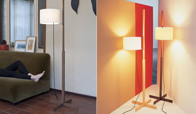 <strong>YAMAGIWA｜ヤマギワ</strong><br />「SANTA & COLE（サンタ＆コール）」　ミゲル・ミラのデザインによる、スペインデザイン界の傑作の一つといわれるセードが可動するフロアスタンド。セードには、パーチメント紙（耐熱性、耐水性、耐油性のある丈夫で張りのある紙）を使用。「TMM」各14万5800円＜design：Miguel Mila（1961）＞