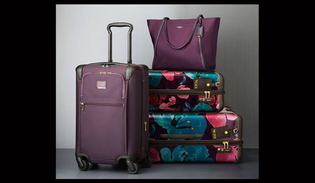 <strong>TUMI｜トゥミ</strong><br />2015年秋冬コレクション　ウィメンズの新色 オーベルジーン、ピオニーフローラル