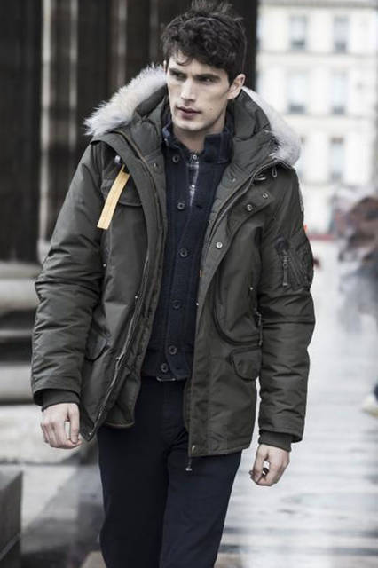 <strong>PARAJUMPERS｜パラジャンパーズ</strong><br />2015-16年秋冬コレクション　メンズ　ミリタリーミドルジャケット 2WAY 「Right Hand-man」12万4200円