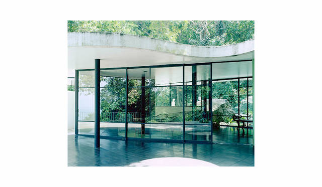 オスカー・ニーマイヤー《カノアスの邸宅》Photo: Takashi Homma 2002年