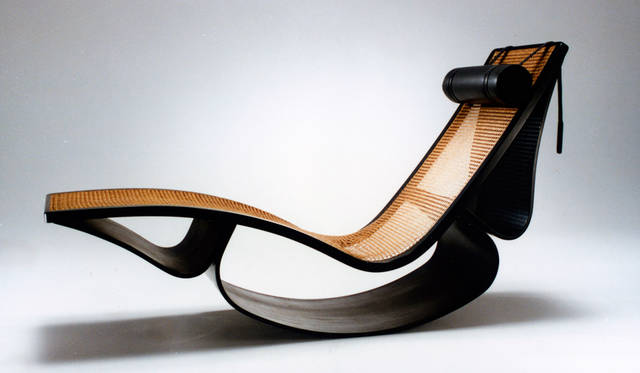 天童木工が所蔵していたオスカー・ニーマイヤー作のロキングチェア