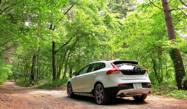 04_Volvo_V40_Cross_Country_T5_AWD