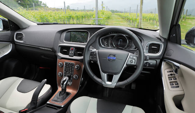 08_Volvo_V40_Cross_Country_T5_AWD