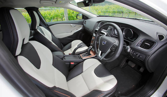 09_Volvo_V40_Cross_Country_T5_AWD