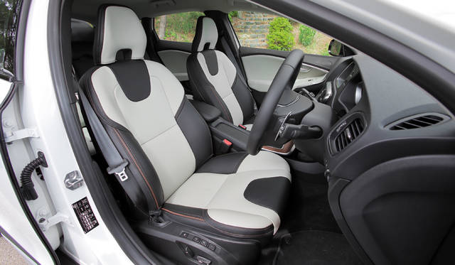 10_Volvo_V40_Cross_Country_T5_AWD