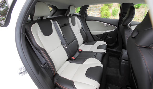 11_Volvo_V40_Cross_Country_T5_AWD