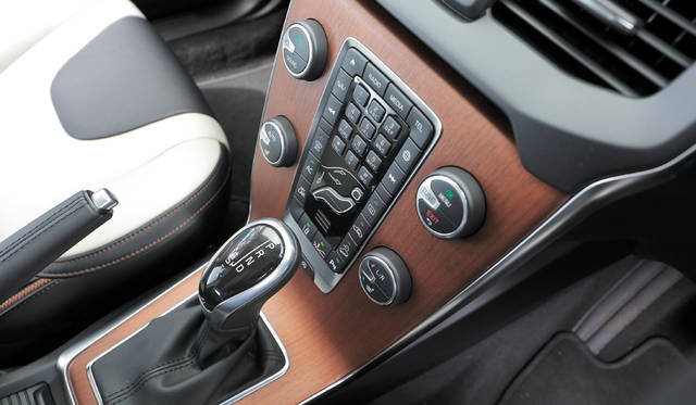 12_Volvo_V40_Cross_Country_T5_AWD
