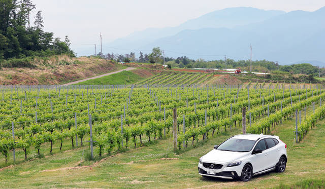 003_Volvo_V40_Cross_Country_T5_AWD