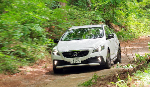 009_Volvo_V40_Cross_Country_T5_AWD
