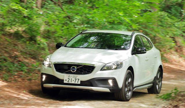 010_Volvo_V40_Cross_Country_T5_AWD
