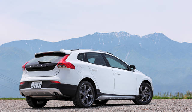 014_Volvo_V40_Cross_Country_T5_AWD