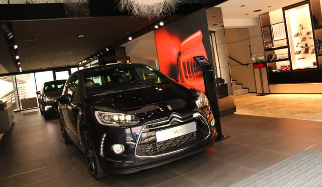 1階はDS3をはじめとする現行DSのショールーム