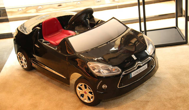 グッズコーナーにて。DS3のペダルカー