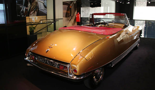 アンリ・シャプロンによる1960年「クロワゼット」