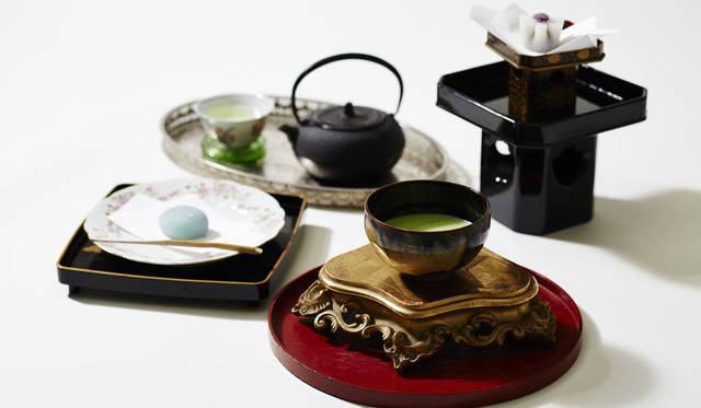 <strong>PASS THE BATON｜パスザバトン</strong><br />「PASS THE BATON KYOTO GION（パスザバトン京都祇園店）」　一年中楽しめる“富士山の天然氷”を使ったかき氷や、ほかでは味わうことのできないお茶をベースにしたオリジナルのカクテルなどを提供