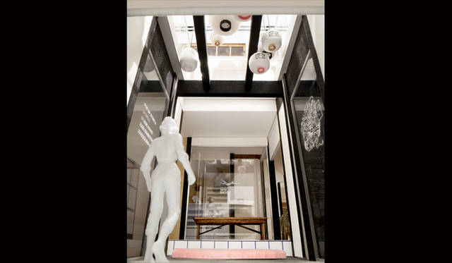 <strong>PASS THE BATON｜パスザバトン</strong><br />「PASS THE BATON KYOTO GION（パスザバトン京都祇園店）」　文化財保護法に基づき国から選定を受けた重要伝統的建造物群保存地区で、優れた歴史的風致を形成している祇園新橋伝統的建造物群保存地区にオープン