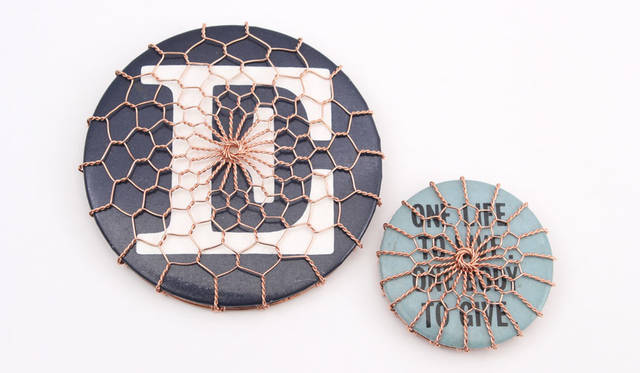 <strong>PASS THE BATON｜パスザバトン</strong><br />「PASS THE BATON KYOTO GION（パスザバトン京都祇園店）」　金網つじ×PASS THE BATON「KANAAMI JEWELRY」1万4040円～1万9440円