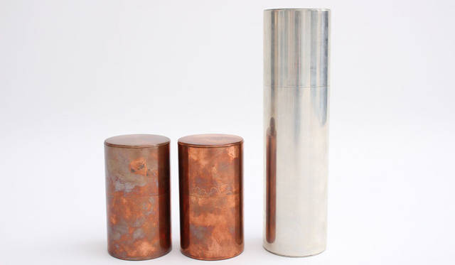 <strong>PASS THE BATON｜パスザバトン</strong><br />「PASS THE BATON KYOTO GION（パスザバトン京都祇園店）」　開化堂×PASS THE BATON「Back to the future 茶筒」1万2960円～1万9440円