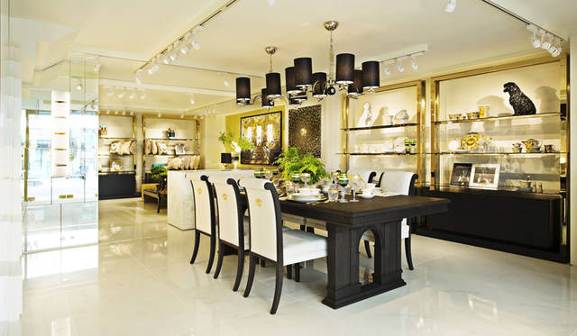 <strong>VERSACE｜ヴェルサーチ</strong><br />「VERSACE HOME 銀座店」1階