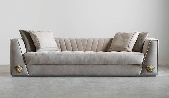 <strong>VERSACE｜ヴェルサーチ</strong><br />「VERSACE HOME 銀座店」　家具コレクション「Via Gesù Sofa」