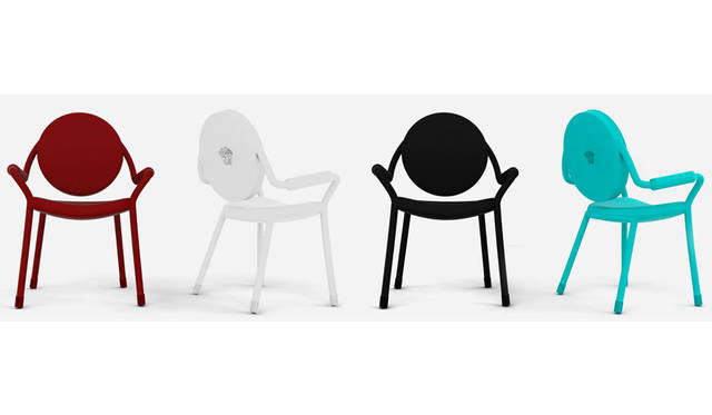 <strong>VERSACE｜ヴェルサーチ</strong><br />「VERSACE HOME 銀座店」　今年のミラノサローネで発表されたチェア「Le Coupe des deiuex」