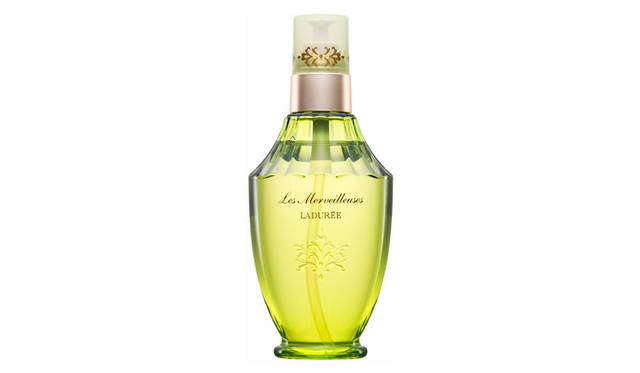 <strong>Les Merveilleuses LADURÉE｜レ・メルヴェイユーズ ラデュレ</strong><br />2015年オータムコレクション　ベタつきのない上質なオリーブオイルを贅たくにボディへ。コクがあるのに軽くすっとなじむのでマッサージにお薦め。ボディ トリートメント オイル（150ml）5184円