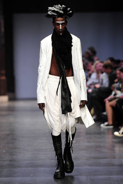 <strong>JULIUS｜ユリウス</strong><br />2016年春夏コレクション