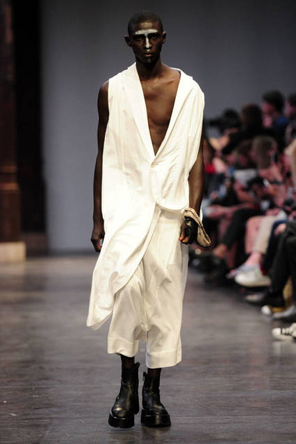 <strong>JULIUS｜ユリウス</strong><br />2016年春夏コレクション