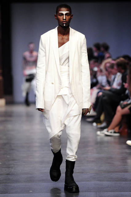 <strong>JULIUS｜ユリウス</strong><br />2016年春夏コレクション