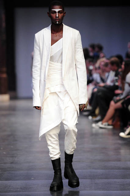 <strong>JULIUS｜ユリウス</strong><br />2016年春夏コレクション