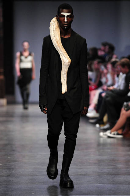 <strong>JULIUS｜ユリウス</strong><br />2016年春夏コレクション