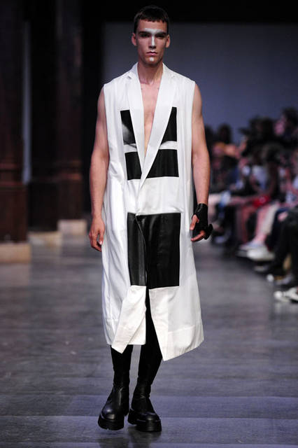 <strong>JULIUS｜ユリウス</strong><br />2016年春夏コレクション