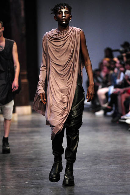 <strong>JULIUS｜ユリウス</strong><br />2016年春夏コレクション