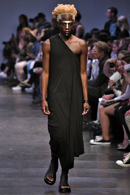 <strong>JULIUS｜ユリウス</strong><br />2016年春夏コレクション