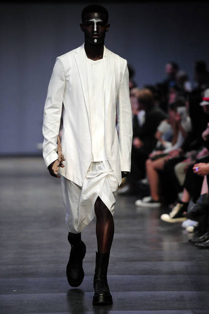 <strong>JULIUS｜ユリウス</strong><br />2016年春夏コレクション