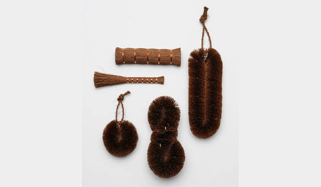 <strong>LIVING MOTIF｜リビング・モティーフ</strong><br />「日本の道具 ～自然素材を生かしたものづくり～」　　髙田耕造商店（棕櫚たわし）