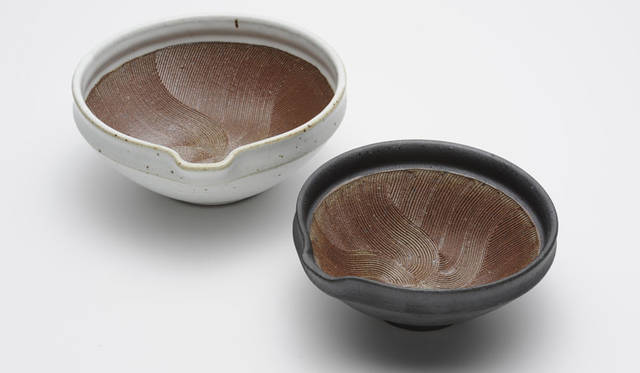 <strong>LIVING MOTIF｜リビング・モティーフ</strong><br />「日本の道具 ～自然素材を生かしたものづくり～」　山只華陶苑（すり鉢）