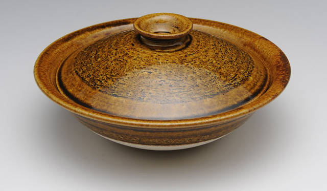 <strong>LIVING MOTIF｜リビング・モティーフ</strong><br />「日本の道具 ～自然素材を生かしたものづくり～」　山本忠正（土鍋）