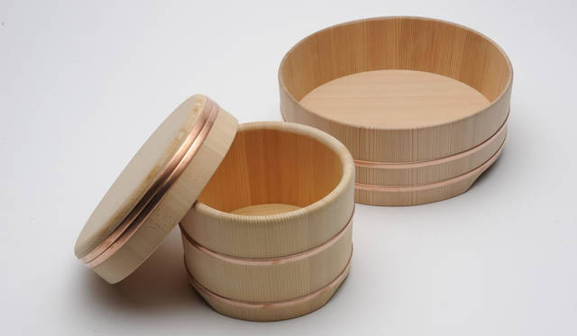 <strong>LIVING MOTIF｜リビング・モティーフ</strong><br />「日本の道具 ～自然素材を生かしたものづくり～」　ゆかい社中そらぐみ（おひつ、飯切り）