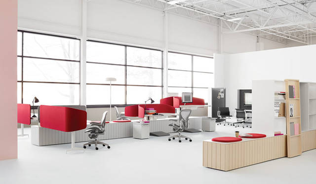 <strong>Herman Miller｜ハーマンミラー</strong><br />デザイナー：サム・ヘクト＆キム・コリン「Locale（ロカール）」　デスク（W1803× D1205 × H736mm）1席で59万3676円～