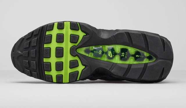 <strong>NIKE SPORTSWEAR｜ナイキ スポーツウェア</strong><br />メンズ「NIKE AIR MAX 95 OG（ナイキ エア マックス 95 OG）」1万6200円