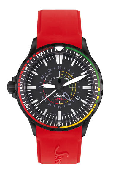 <strong>EZM7.S</strong><br />ケース｜テギメント加工＋ブラックPVD加工ステンレススチール<br />直径｜43mm<br />厚さ｜12mm<br />ムーブメント｜自動巻き（Cal.2893-2）<br />機能｜第2時間帯表示（センターの24時間針で表示）、日付表示、逆回転防止式ベゼル<br />ストラップ｜シリコン<br />防水｜20気圧<br />限定数｜300本<br />価格｜49万1400円<br />＊発売モデルのストラップは、ブラックのシリコンストラップで販売されています