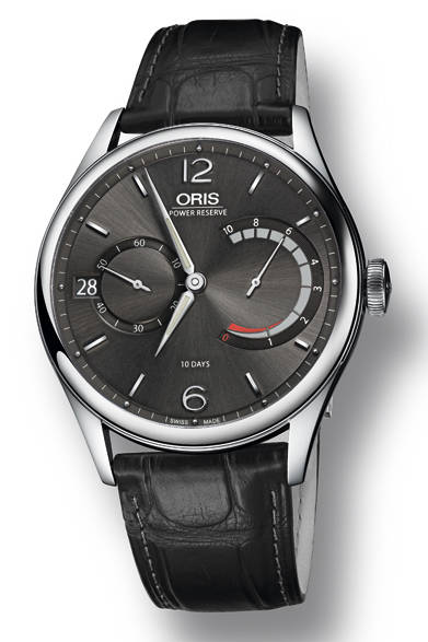 <strong>キャリバー111</strong><br />ケース｜ステンレススチール<br />直径｜43mm<br />厚さ｜12.3mm<br />ムーブメント｜手巻き<br />機能｜スモールセコンド、ノンリニア パワリザーブ インジケーター、日付表示<br />ストラップ｜クロコダイル<br />防水｜3気圧<br />発売時期｜2015年11月予定<br />予価｜59万円<br />