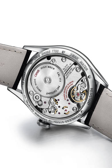 <strong>キャリバー111</strong><br />ケース｜ステンレススチール<br />直径｜43mm<br />厚さ｜12.3mm<br />ムーブメント｜手巻き<br />機能｜スモールセコンド、ノンリニア パワリザーブ インジケーター、日付表示<br />ストラップ｜クロコダイル<br />防水｜3気圧<br />発売時期｜2015年11月予定<br />予価｜59万円<br />